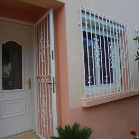 CHAMBRES Climatisées tout Confort,GARE ,WIFI, parking, avec pt dejeuner compris *