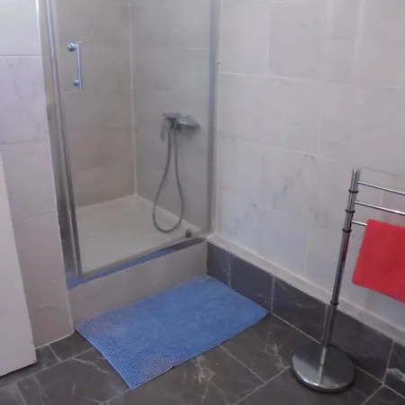 Confort,gare Tgv ,wifi, Clim, Parking, Avec Pt Dejeuner Compris Rum i privatbostad