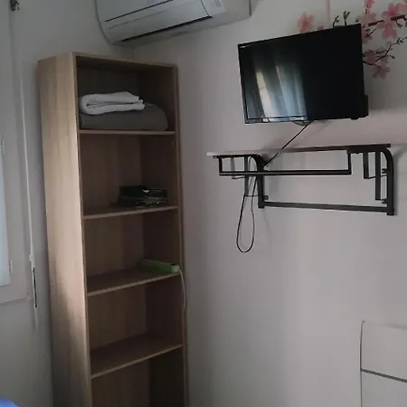 Confort,gare Tgv ,wifi, Clim, Parking, Avec Pt Dejeuner Compris * ペルピニャン