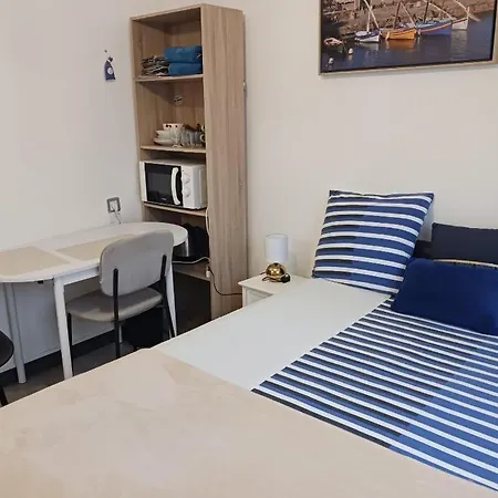 CHAMBRES Climatisées tout Confort,GARE ,WIFI, parking, avec pt dejeuner compris