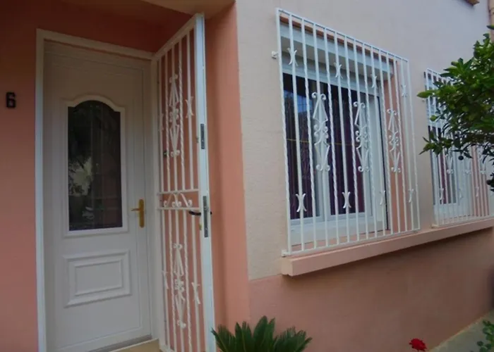 CHAMBRES Climatisées tout Confort,GARE ,WIFI, parking, avec pt dejeuner compris *