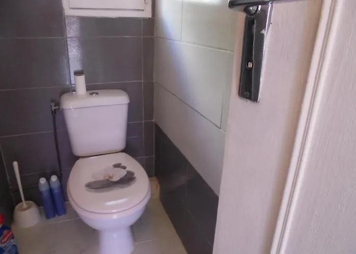 Chambres Climatisees Tout Confort,Gare ,Wifi, Parking, Avec Pt Dejeuner Compris פרפיניין