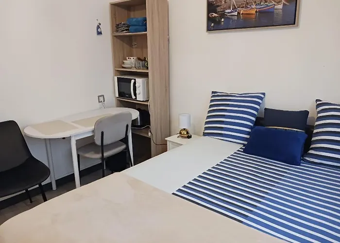 CHAMBRES Climatisées tout Confort,GARE ,WIFI, parking, avec pt dejeuner compris