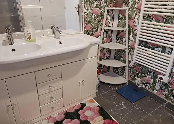 בית אירוח Chambres Climatisees Tout Confort,Gare ,Wifi, Parking, Avec Pt Dejeuner Compris