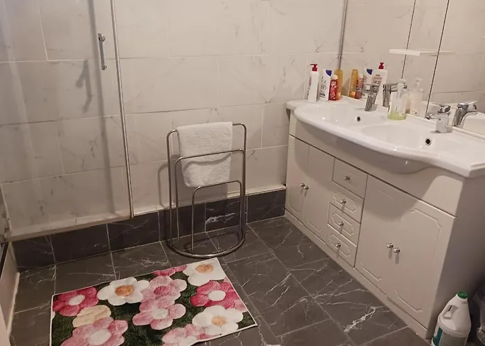 Chambres Climatisees Tout Confort,Gare ,Wifi, Parking, Avec Pt Dejeuner Compris פרפיניין